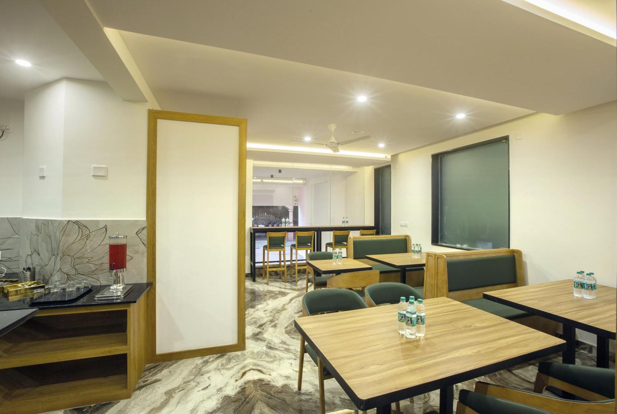 Dod Jala Hotel Sterling Plaza- Bangalore International Airport מראה חיצוני תמונה