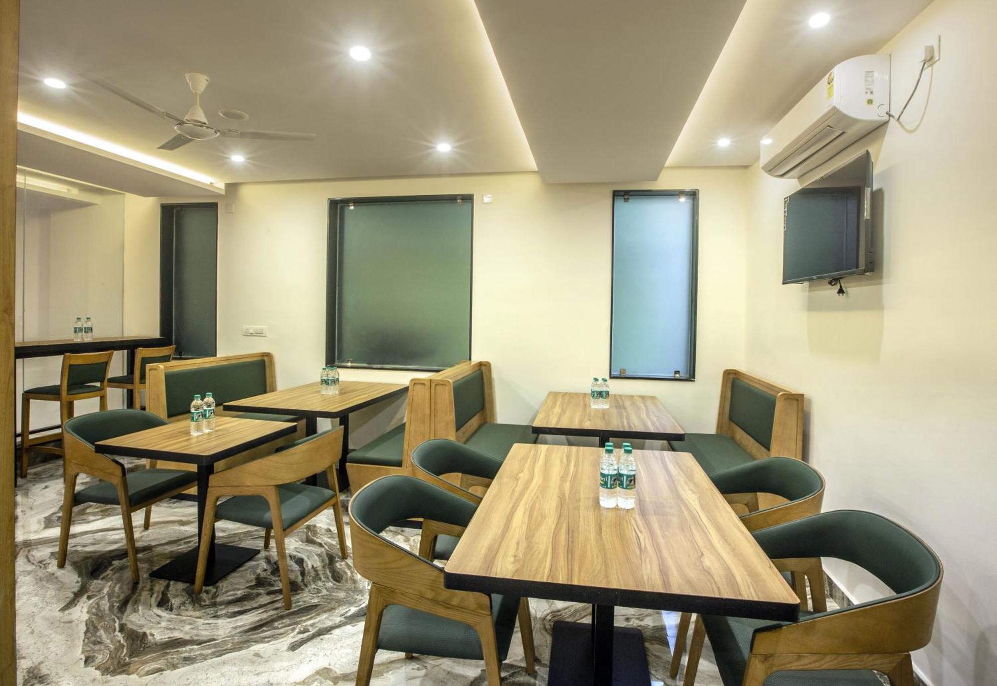 Dod Jala Hotel Sterling Plaza- Bangalore International Airport מראה חיצוני תמונה