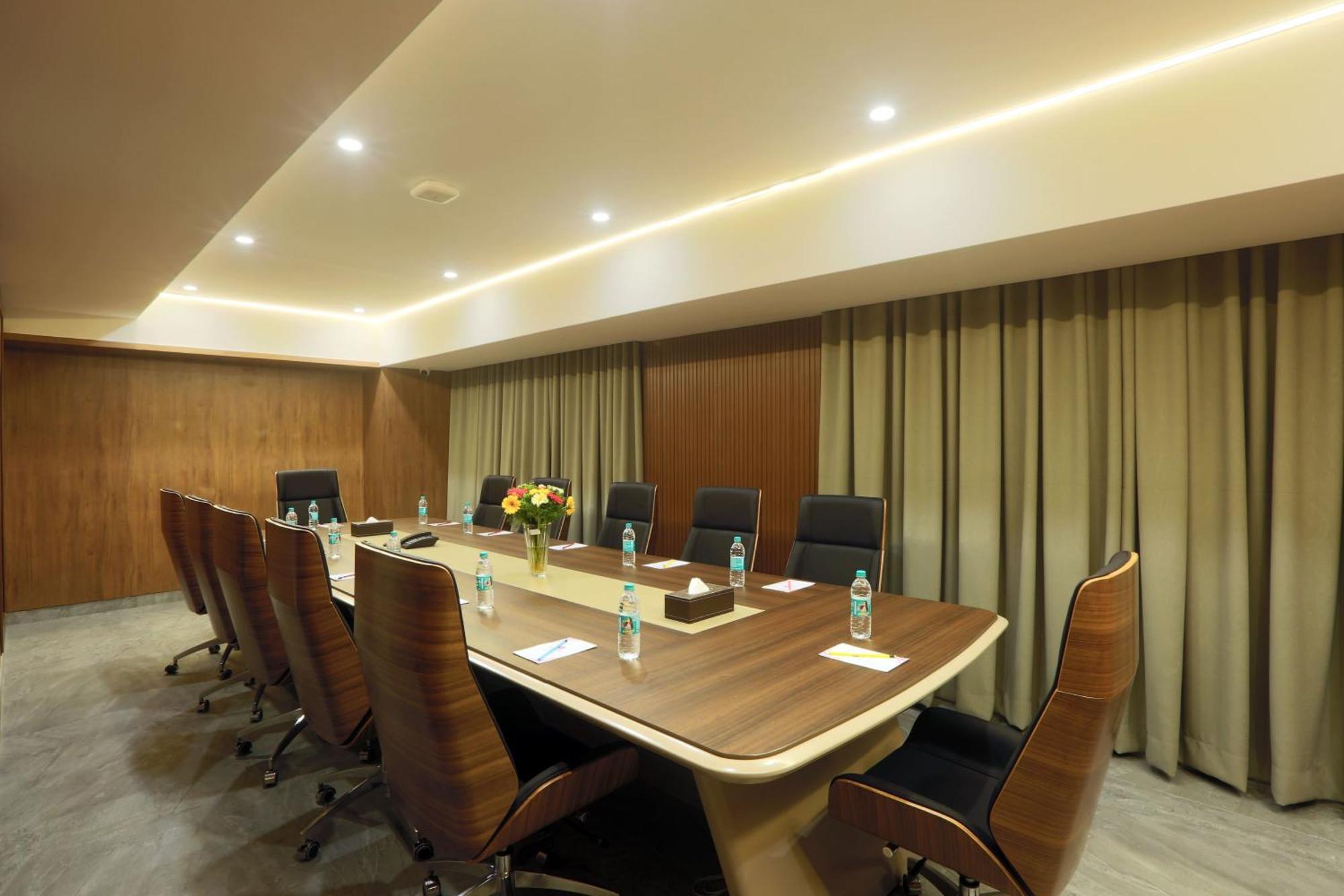 Dod Jala Hotel Sterling Plaza- Bangalore International Airport מראה חיצוני תמונה