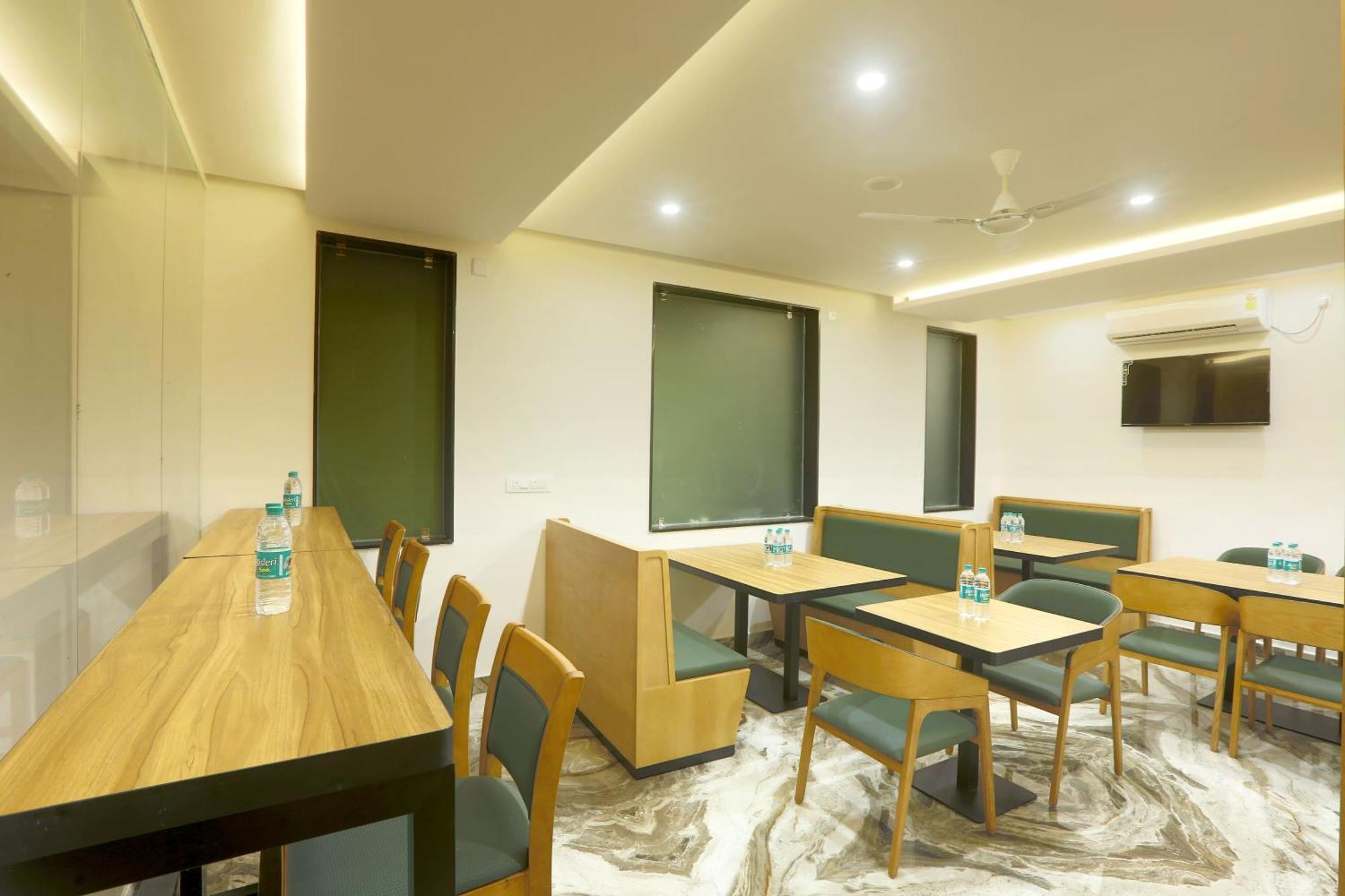 Dod Jala Hotel Sterling Plaza- Bangalore International Airport מראה חיצוני תמונה