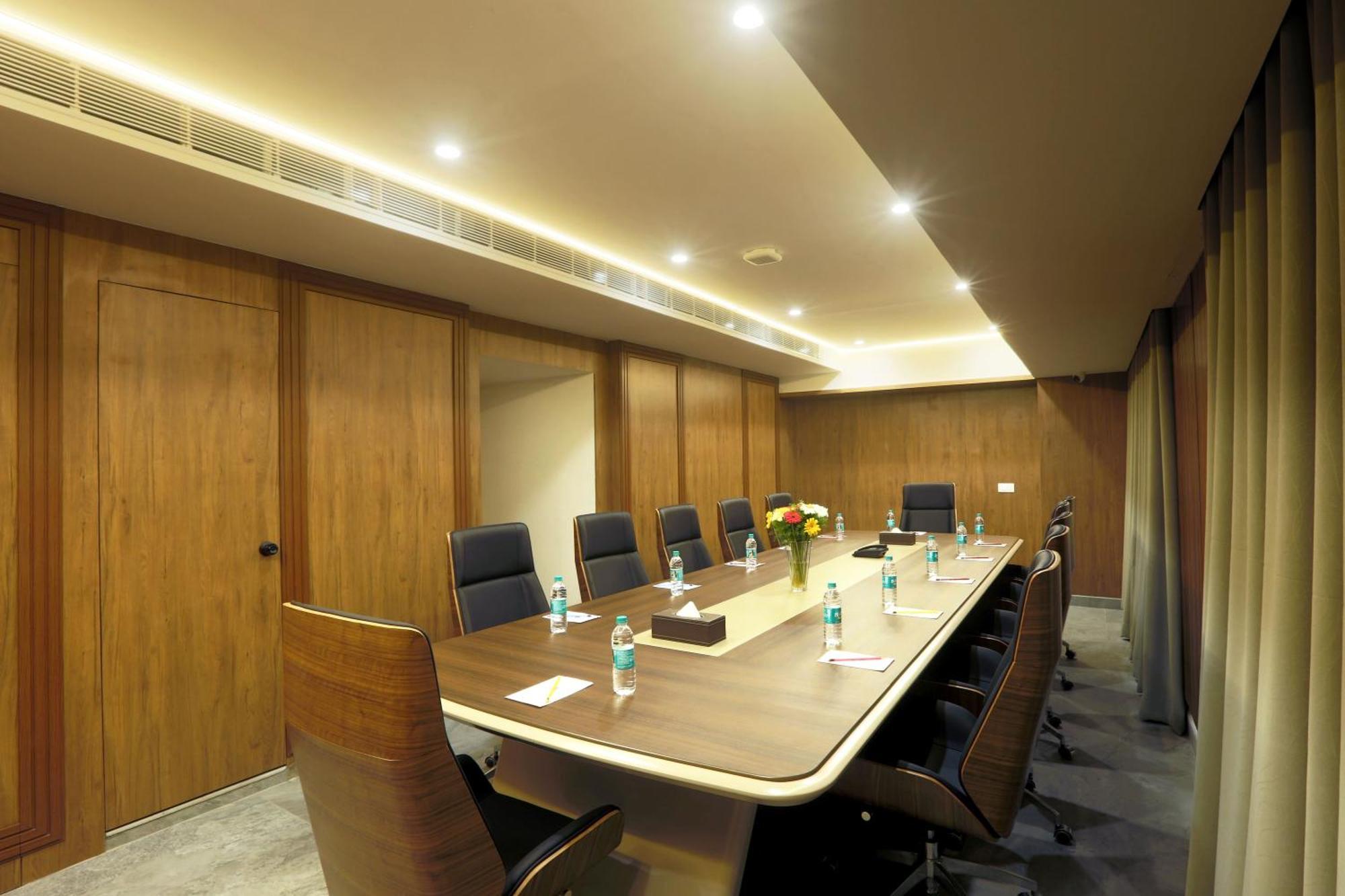 Dod Jala Hotel Sterling Plaza- Bangalore International Airport מראה חיצוני תמונה