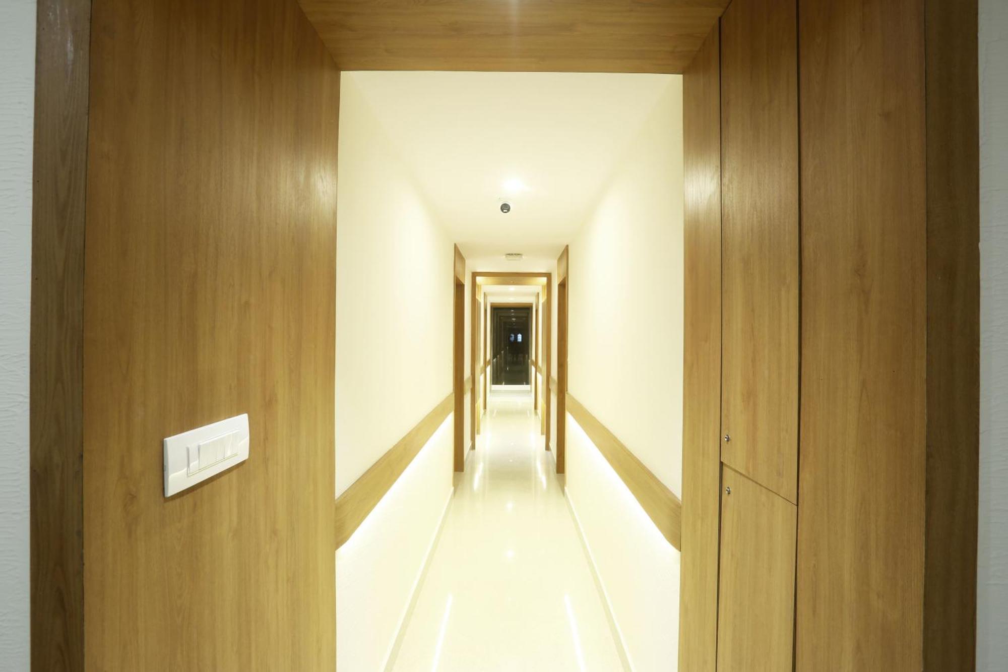 Dod Jala Hotel Sterling Plaza- Bangalore International Airport מראה חיצוני תמונה